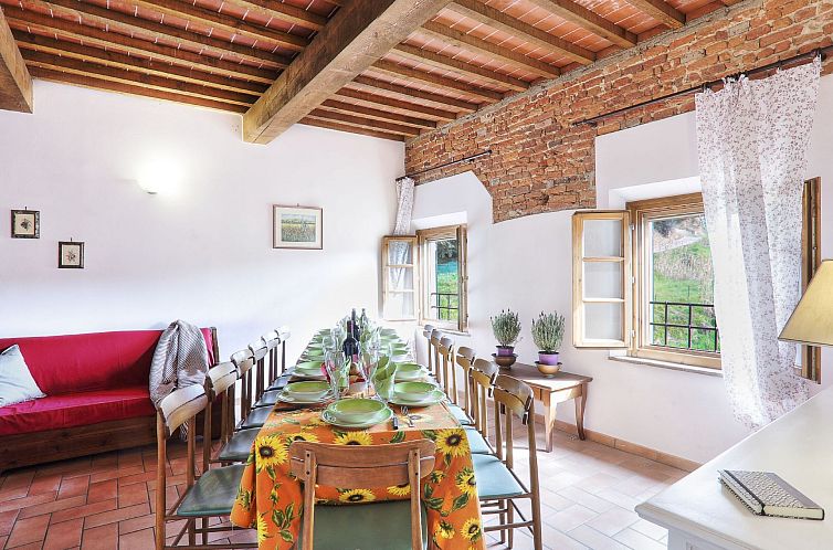 Vakantiehuis in Palaia mit Großem Garten