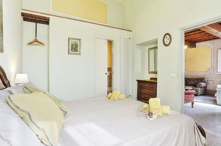 Vakantiehuis in Palaia mit Großem Garten
