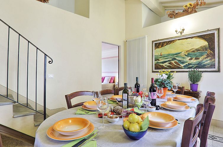 Vakantiehuis in Palaia mit Großem Garten
