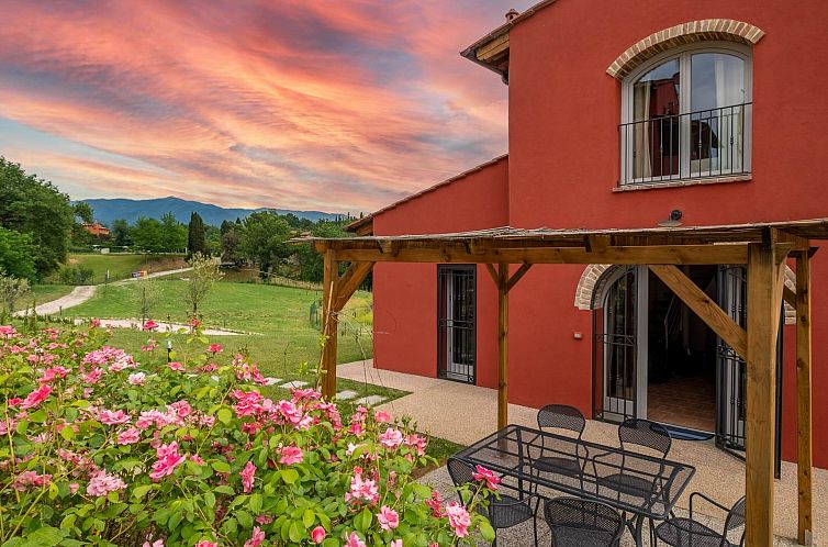 Vakantiehuis "Granaio T4 rota" mit Pool