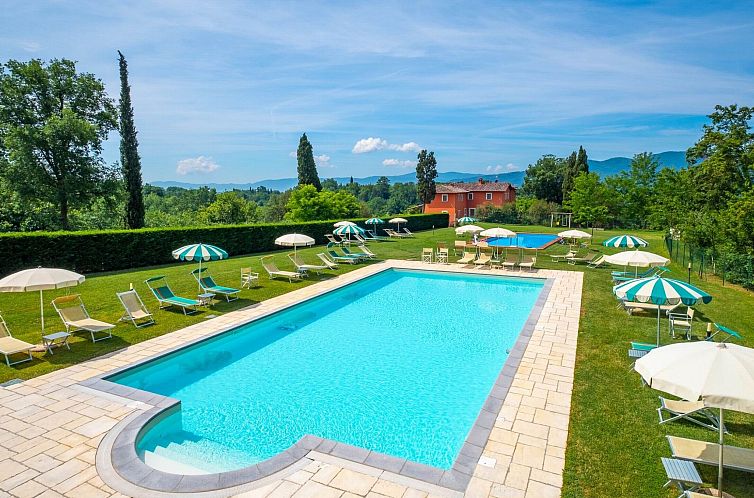 Appartement "Cascia T4 Rota" mit Pool