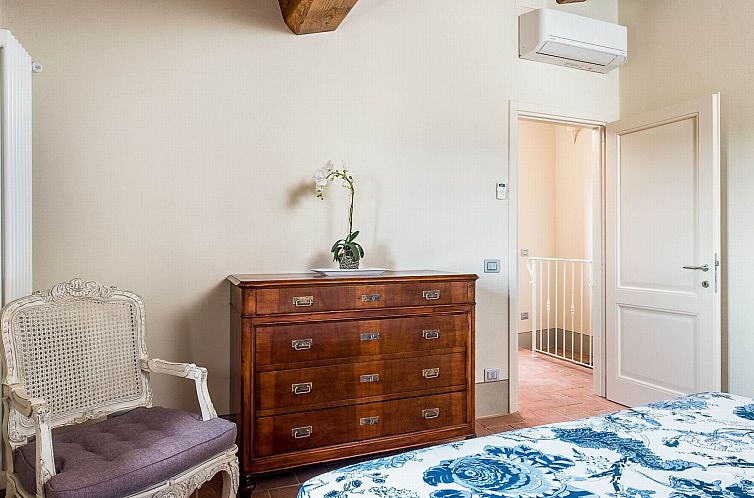 Appartement "Cascia T4 Rota" mit Pool