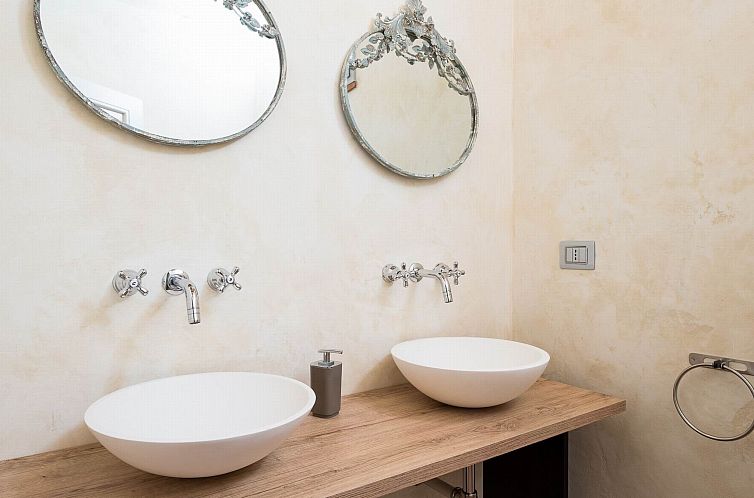 Appartement "Cascia T4 Rota" mit Pool