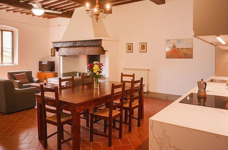 Appartement Geräumige Wohnung mit 3 Schlafzimmern und 3 Bä