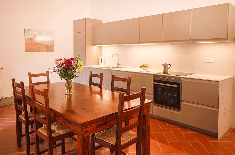 Appartement Geräumige Wohnung mit 3 Schlafzimmern und 3 Bä