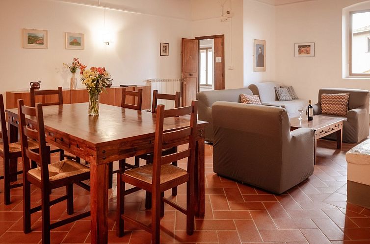 Appartement Geräumige Wohnung mit 3 Schlafzimmern und 3 Bä