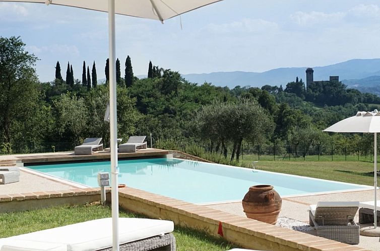 Vakantiehuis Luxuriöse Villa mit privatem Pool in der Nähe