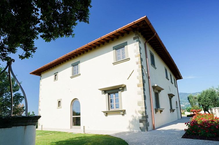 Vakantiehuis Luxuriöse Villa mit privatem Pool in der Nähe