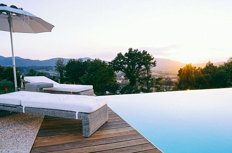 Vakantiehuis Luxuriöse Villa mit privatem Pool in der Nähe