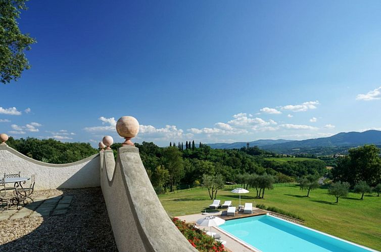 Vakantiehuis Luxuriöse Villa mit privatem Pool in der Nähe
