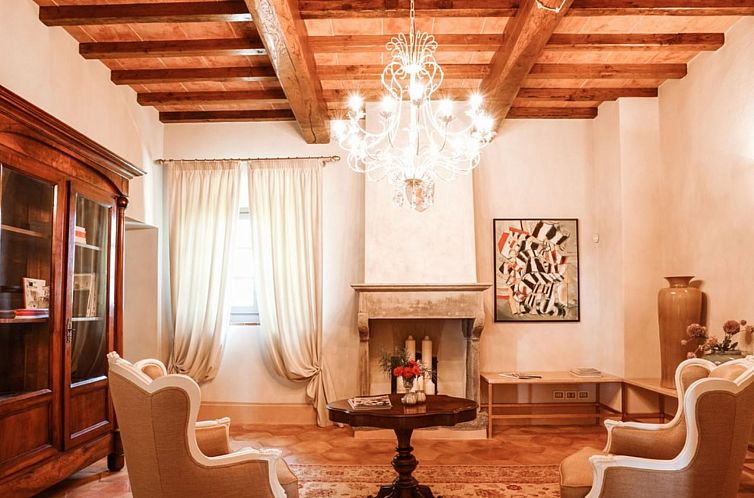 Vakantiehuis Luxuriöse Villa mit privatem Pool in der Nähe