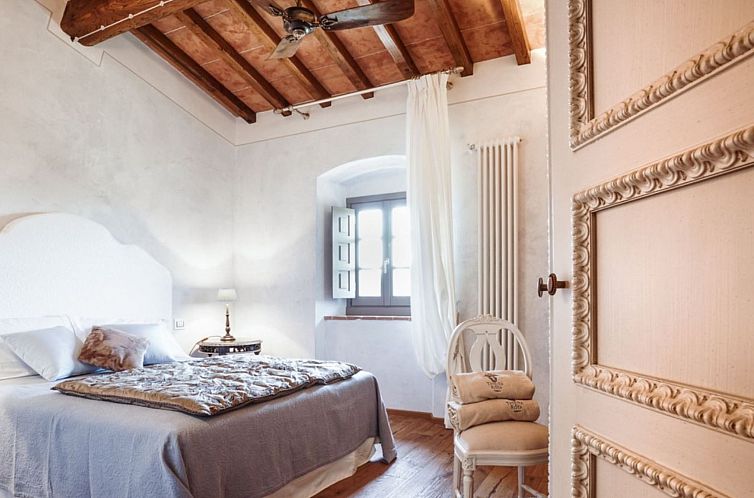 Vakantiehuis Luxuriöse Villa mit privatem Pool in der Nähe