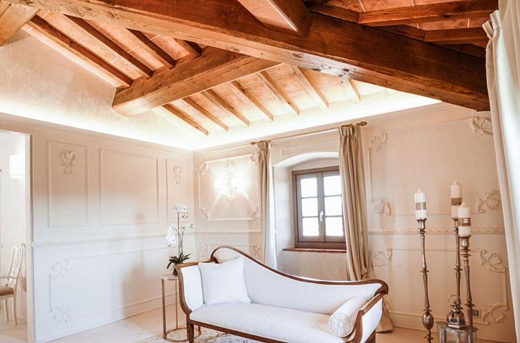 Vakantiehuis Luxuriöse Villa mit privatem Pool in der Nähe