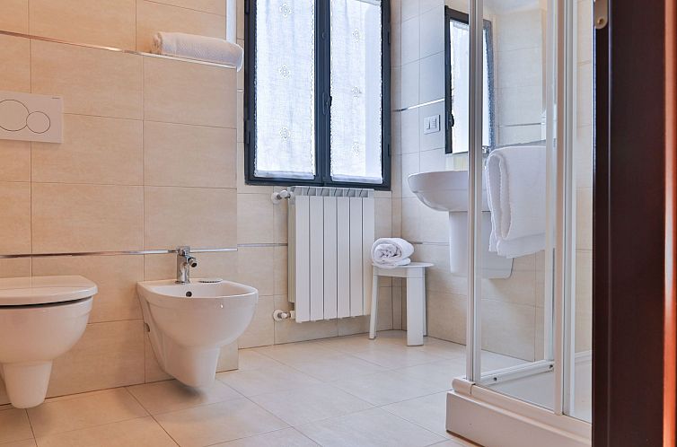Appartement Große Wohnung mit 3 Schlafzimmern und 3 Bädern