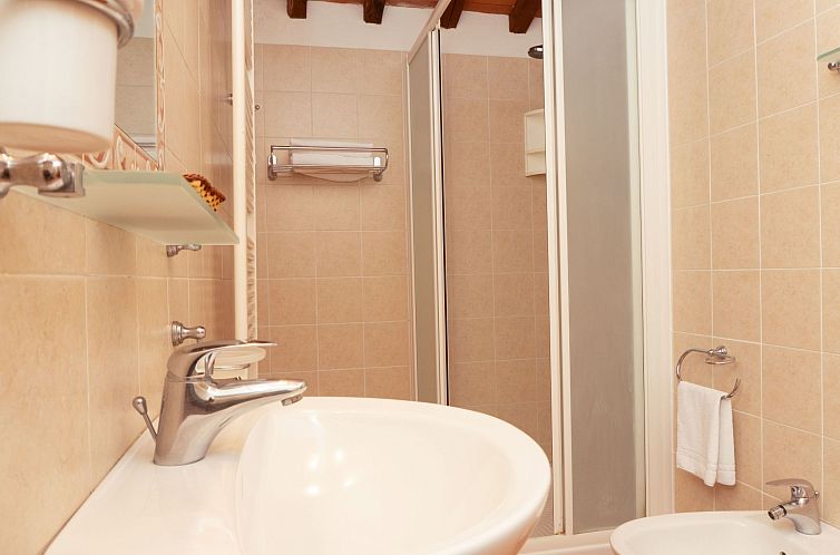 Appartement 'Tommaso' mit Schwimmbad