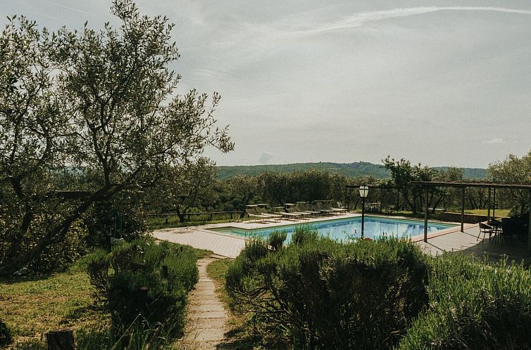 Appartement 'Tommaso' mit Schwimmbad