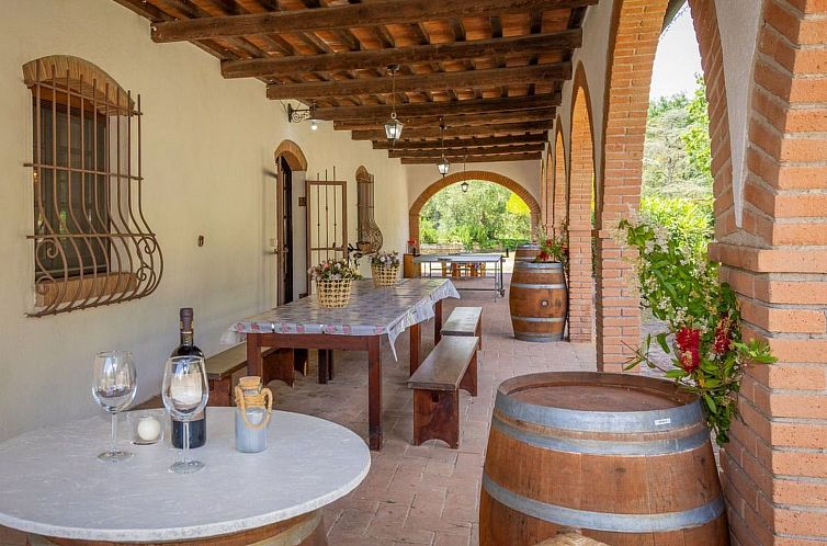 Vakantiehuis Villa mit privatem Pool in der Nähe von Bolghe