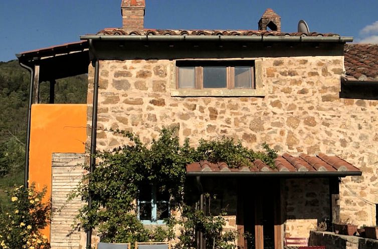 Authentisches Landhaus in Santa Fiora, Toskana, Ferienhaus mit charmanten Steinmauern.