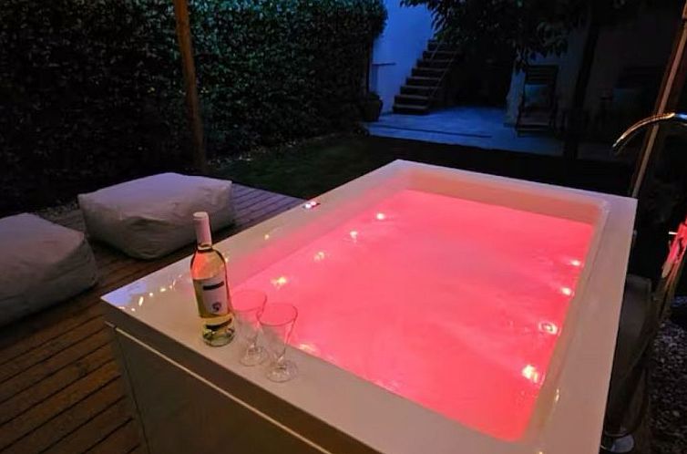 Appartement FlorArt Boutique-Wohnung mit Garten und Spa