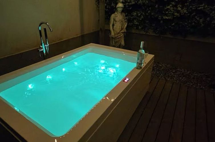 Appartement FlorArt Boutique-Wohnung mit Garten und Spa