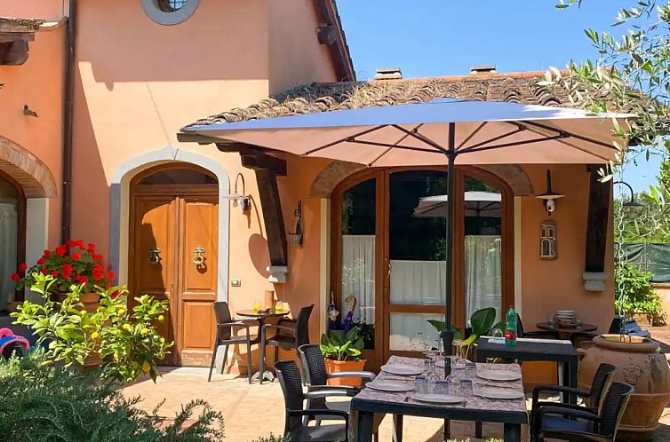 Huis met privé zwembad nabij Pisa