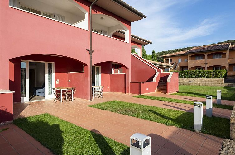 Appartement Unterkunft im Erdgeschoss, überdachte Terrasse,