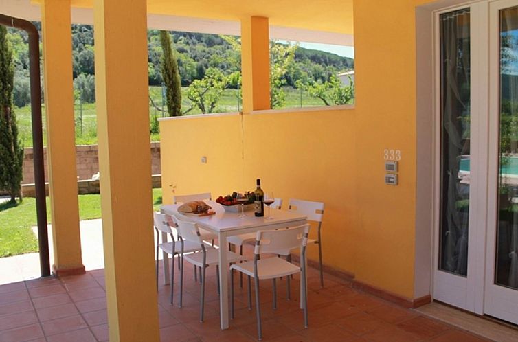 Appartement Unterkunft im Erdgeschoss, überdachte Terrasse,