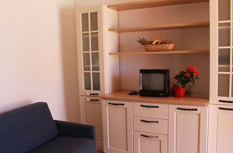 Appartement Unterkunft im Erdgeschoss, überdachte Terrasse,