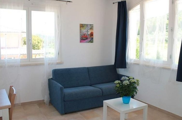 Appartement Geräumige Alloggion mit eigener Terrasse, AC