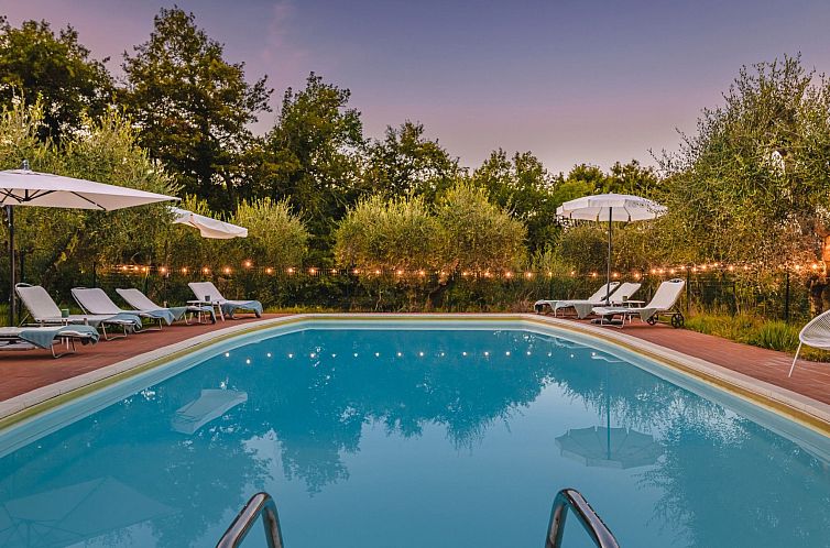 Vakantiehuis Podere Mencoini Elegante Villa mit Pool und Oli