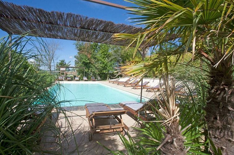 Appartement "Villa Famiglia" mit Pool