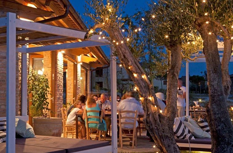 Appartement "Villa Famiglia" mit Pool