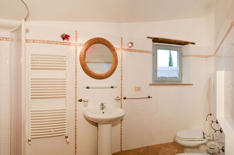 Vakantiehuis in Montecastelli Pisano mit beheiztem Whirlpool