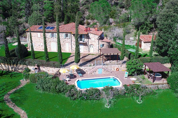 Vakantiehuis in Montecastelli Pisano mit beheiztem Whirlpool