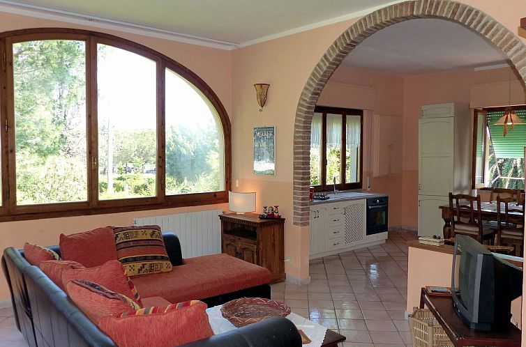 Appartement Große Wohnung in Mazzanta mit Schöner Terrasse