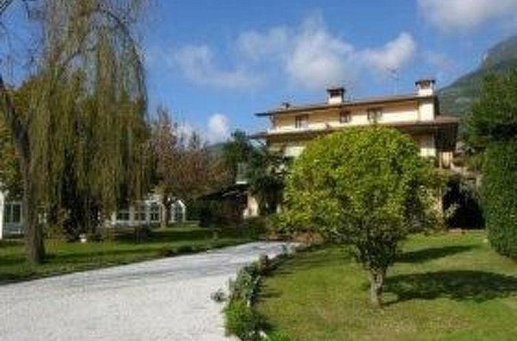 Vakantiehuis Villa mit privatem überdachbarem Pool
