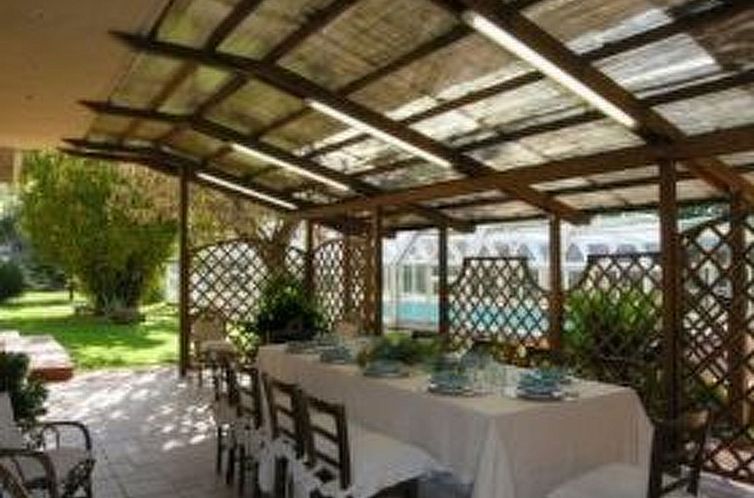 Vakantiehuis Villa mit privatem überdachbarem Pool
