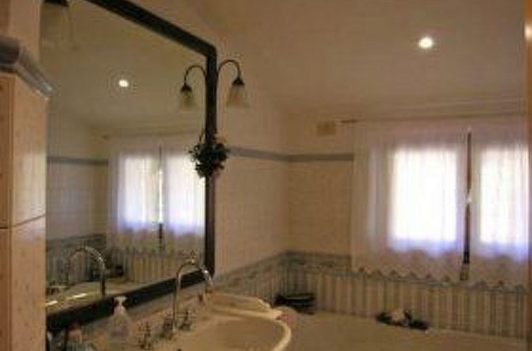 Vakantiehuis Villa mit privatem überdachbarem Pool