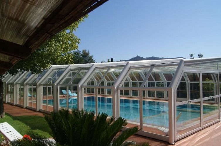 Vakantiehuis Villa mit privatem überdachbarem Pool