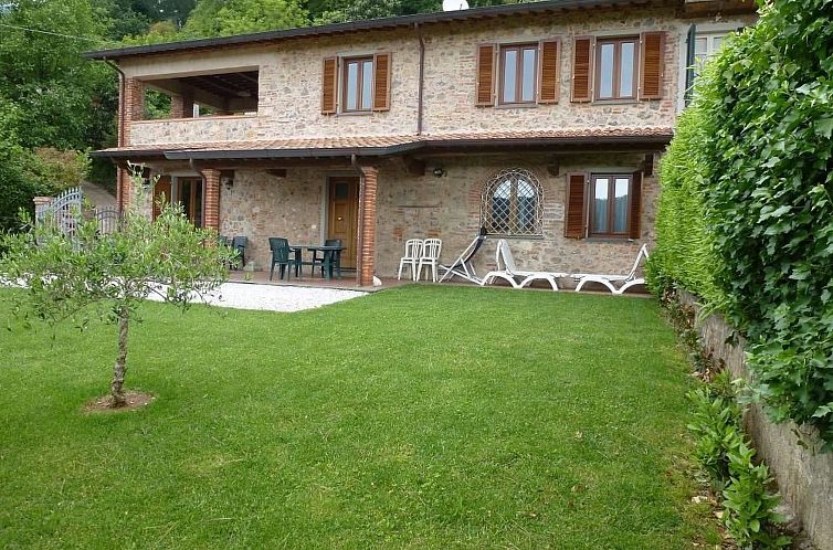 Vakantiehuis Rustico mit schönem Garten.