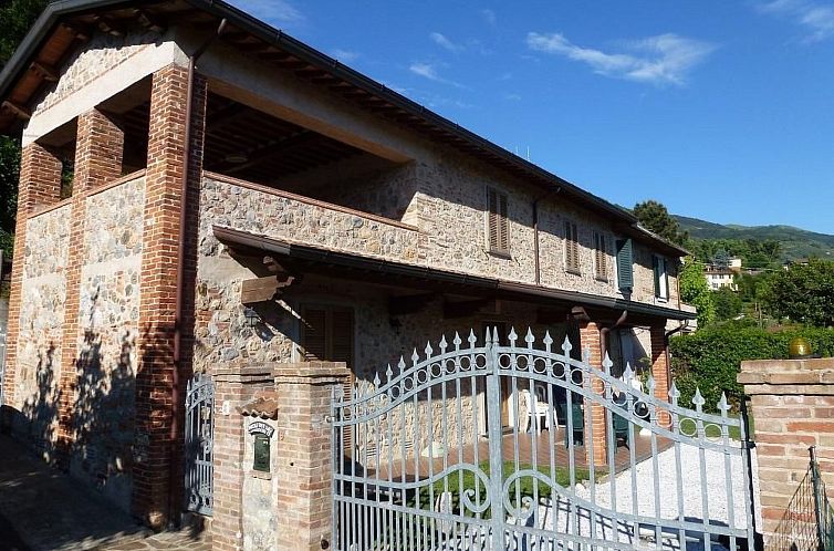 Vakantiehuis Rustico mit schönem Garten.