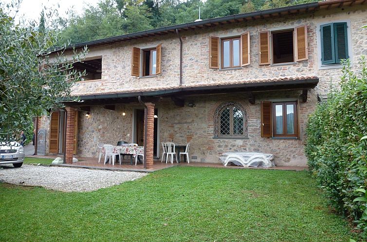 Vakantiehuis Rustico mit schönem Garten.