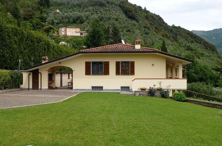 Vakantiehuis Tolles Ferienhaus in Camaiore mit Privatem Pool