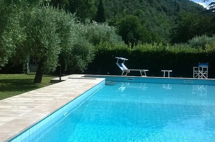 Vakantiehuis Tolles Ferienhaus in Camaiore mit Privatem Pool
