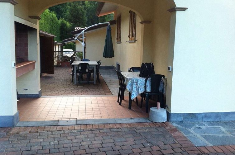 Vakantiehuis Tolles Ferienhaus in Camaiore mit Privatem Pool