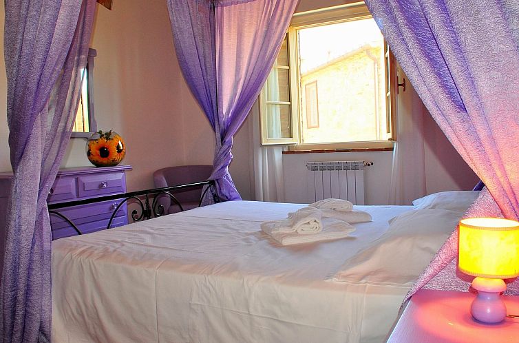 Appartement "Collelungo" mit Pool