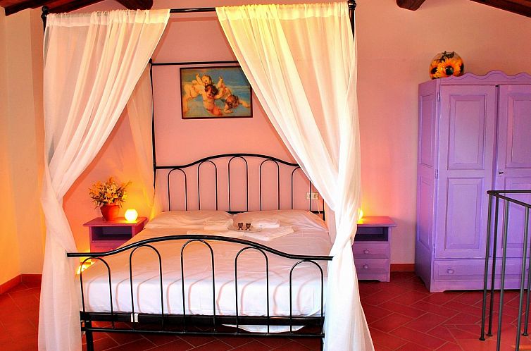 Appartement "Collelungo" mit Pool