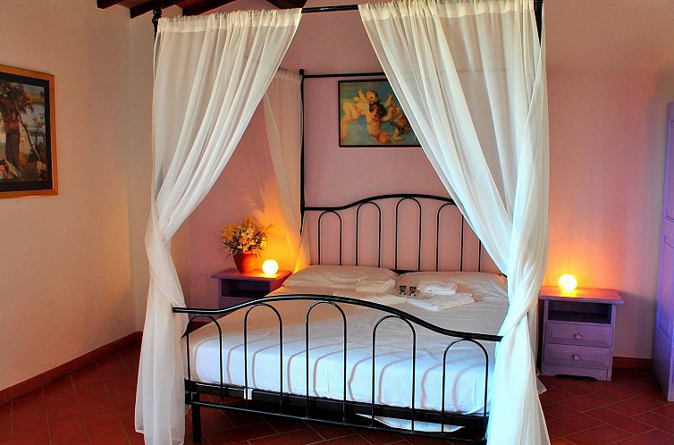 Appartement "Collelungo" mit Pool