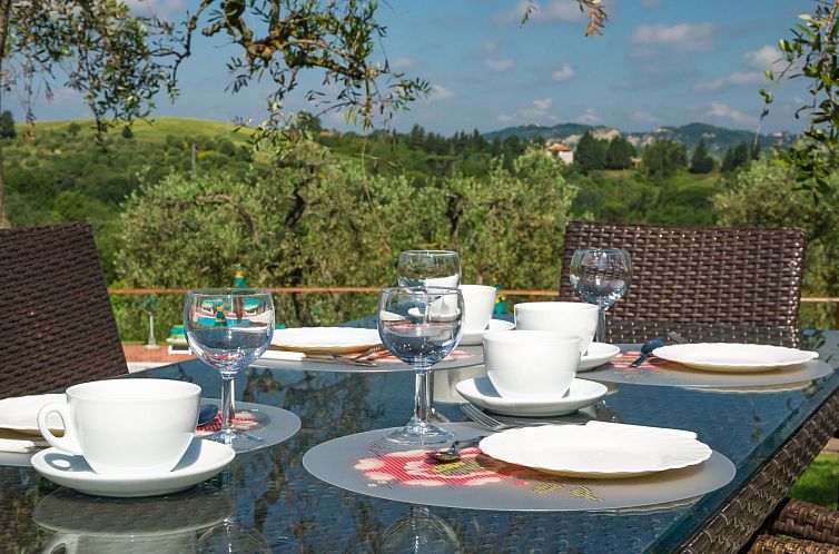 Appartement Drei-Zimmer-Wohnungen Borgo Collelungo, erster S