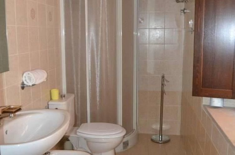 Appartement Zwei-Zimmer-Wohnungen im ersten Stock mit kleine